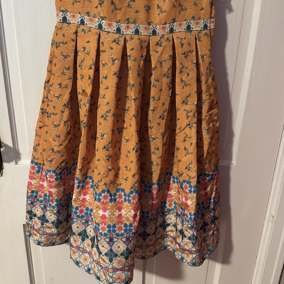 Modcloth NWOT Sleeveless Mustard Yellow Small Dress with Cutout in back - Picture 3 of 13